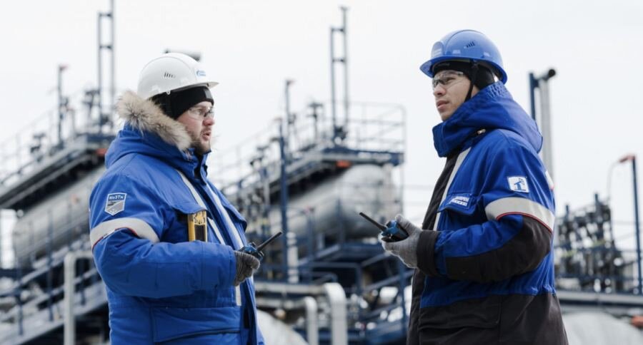 Сотрудники «Газпром нефти» на Чаяндинском нефтегазоконденсатном месторождении — одном из крупнейших на востоке России
