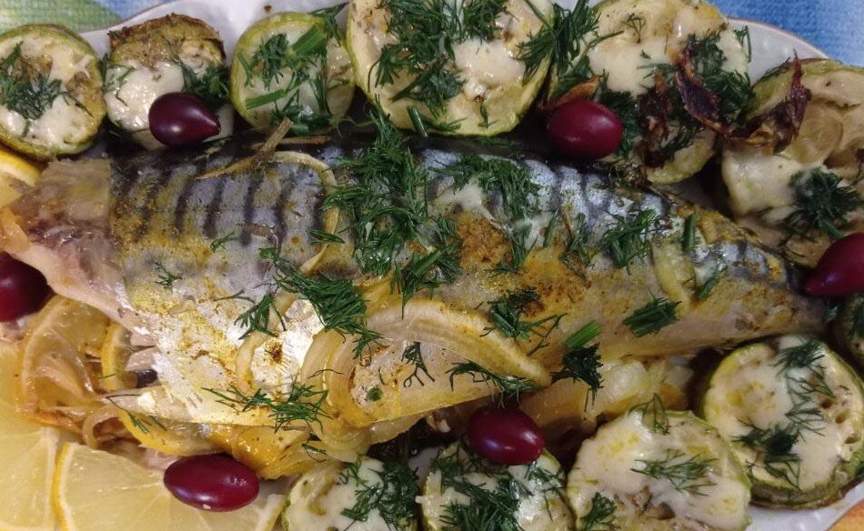 Скумбрия с овощами от читательницы Валентины Р. Рецептом, я уверена, она поделится.  