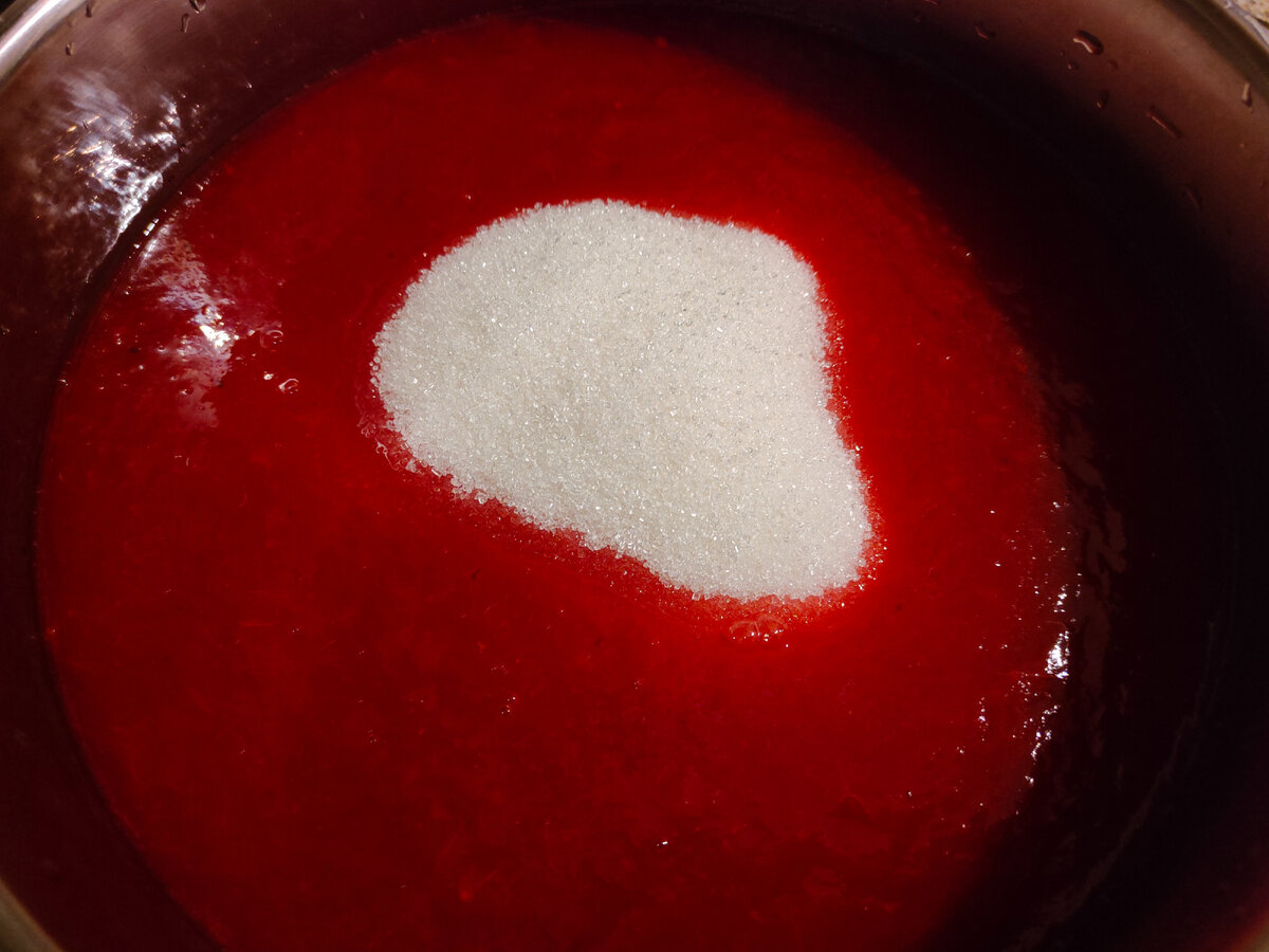 В пектиновую массу добавляю сахар