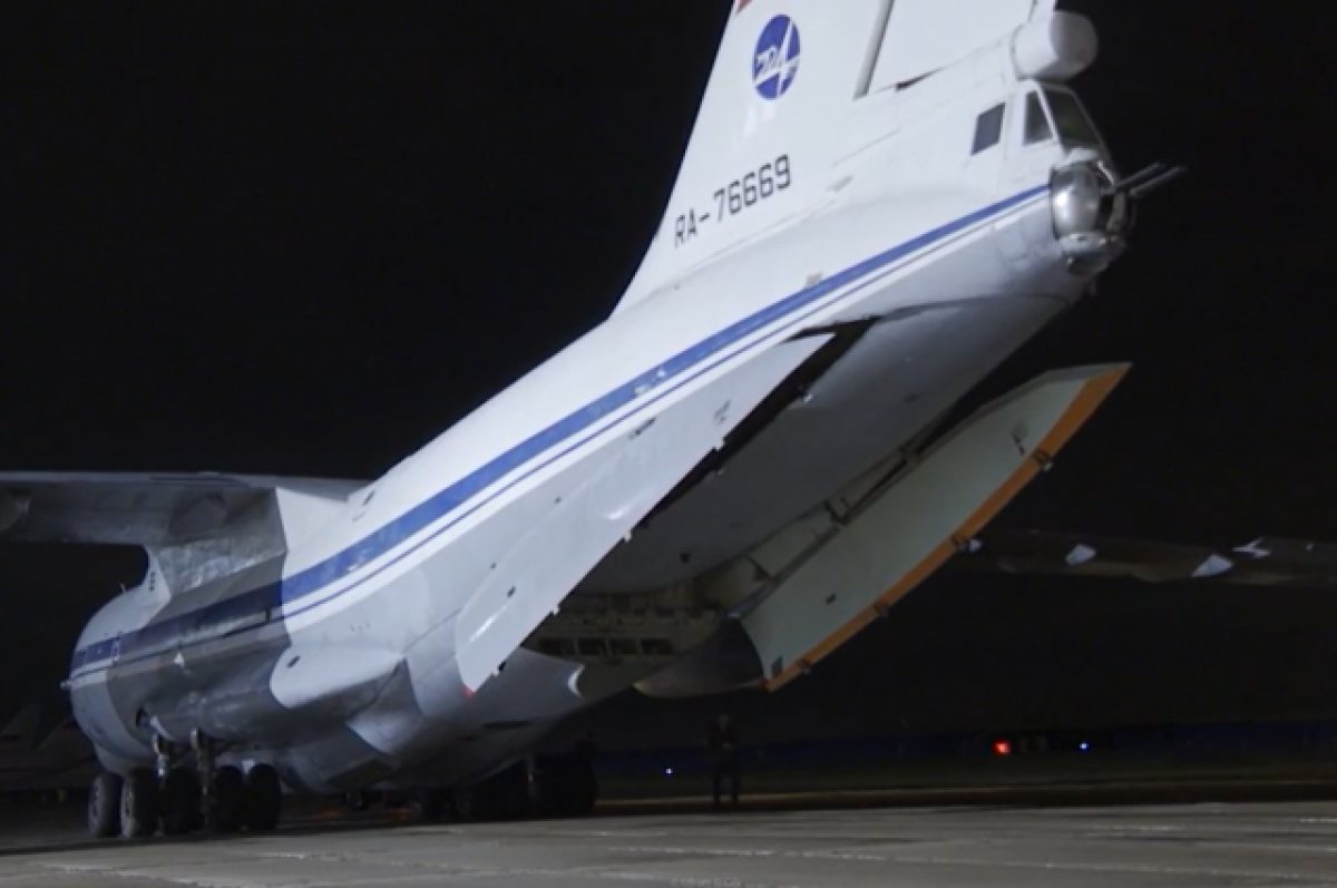    Кадры прибытия освобожденных из плена россиян показало Минобороны