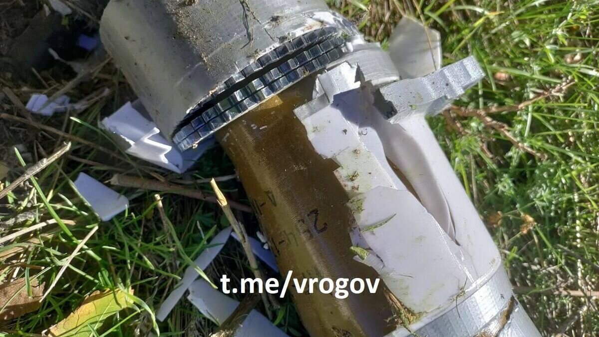    Последствия сброса взрывных устройств с БПЛА на крышу школы в Великой Белозерке Запорожской области© Фото : Владимир Рогов/Talegram