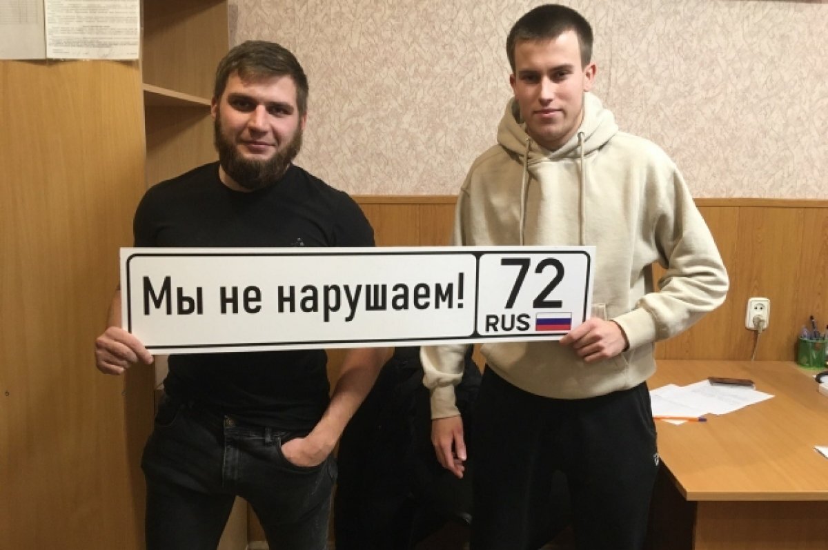    Слева 25-летний хозяин машины, справа - 19-летний водитель.