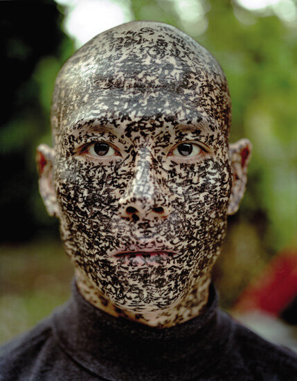 2000 г. Документация перформанса, 5 фото из 9, Нью-Йорк. Источник: zhanghuan.com © Zhang Huan