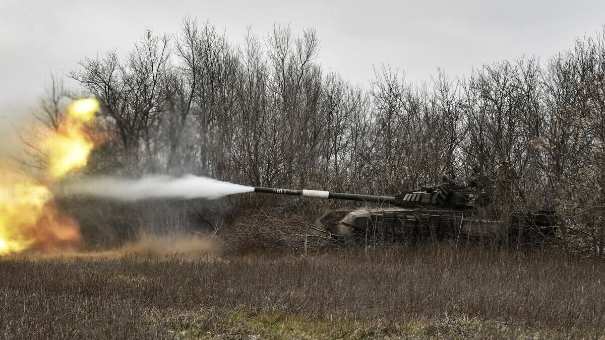    Танк Т-72 в южном секторе спецоперации© РИА Новости / Константин Михальчевский