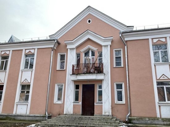     Ранее сообщалось, что кризисный центр намерены открыть в этом здании на улице Труда. Фото: МК в Пскове