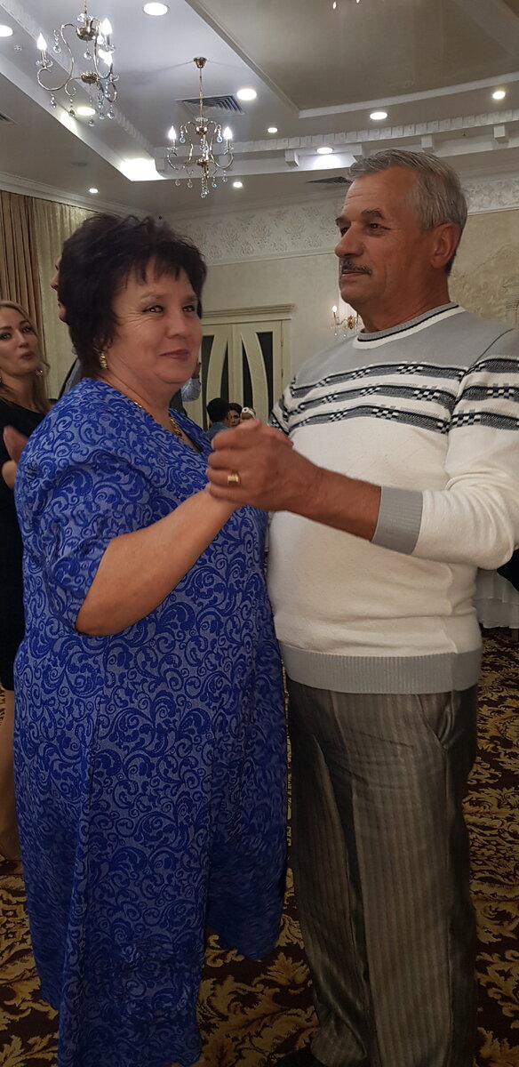 Счастливые семьянины, живущие вместе более 40 лет-Рафаил и Раушан.