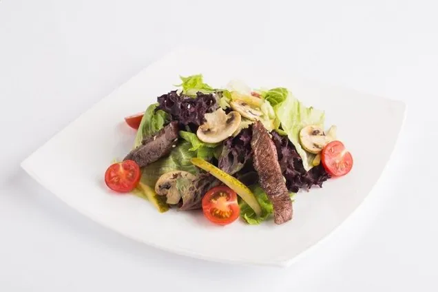 Теплый салат с телятиной 