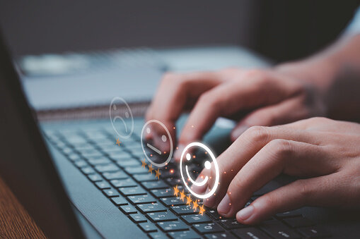 Основная задача CRM маркетинга,  помимо очевидных возможностей для продажи в лоб, нейровоздействие - закрепить положительный опыт взаимодействия с компанией, дать experince, чувства эмоции, проявить заботу. 