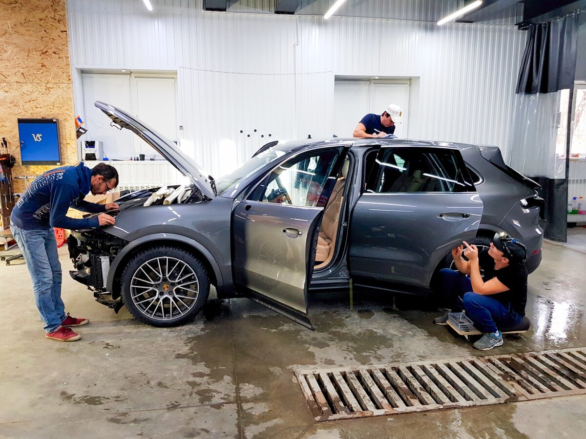 Porsche Cayenne полная оклейка бронепленкой кузова автомобиля