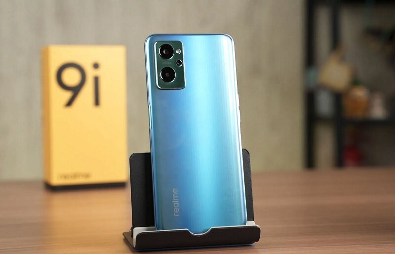 Корпус смартфона целиком отделан поликарбонатом