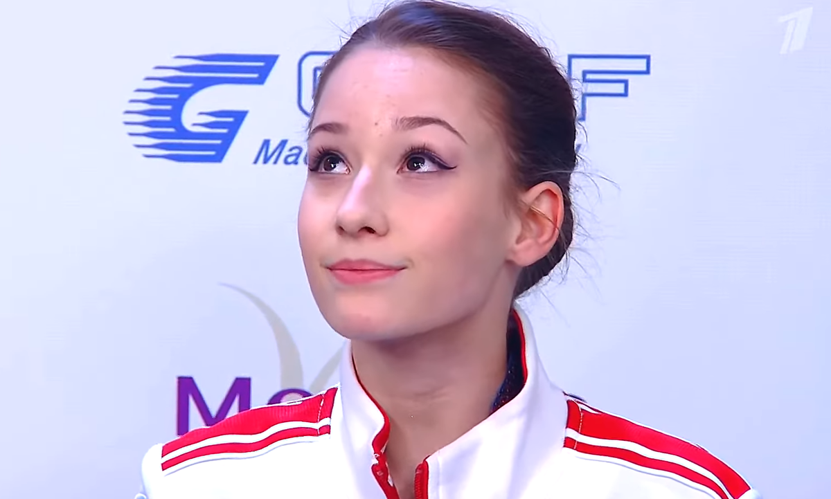 Софья Акатьева. После произвольной программы в финале кубка России в Саранске. 2022 год. Источник фото: официальный сайт Первого канала.