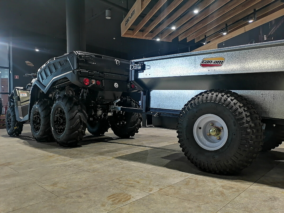 Поворотники, фаркоп и зеркала - первый признак техники для европейского рынка