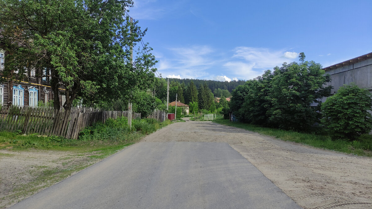 Рабочий поселок имени В. И. Ленина. Иногда асфальт неожиданно исчезает на глазах...