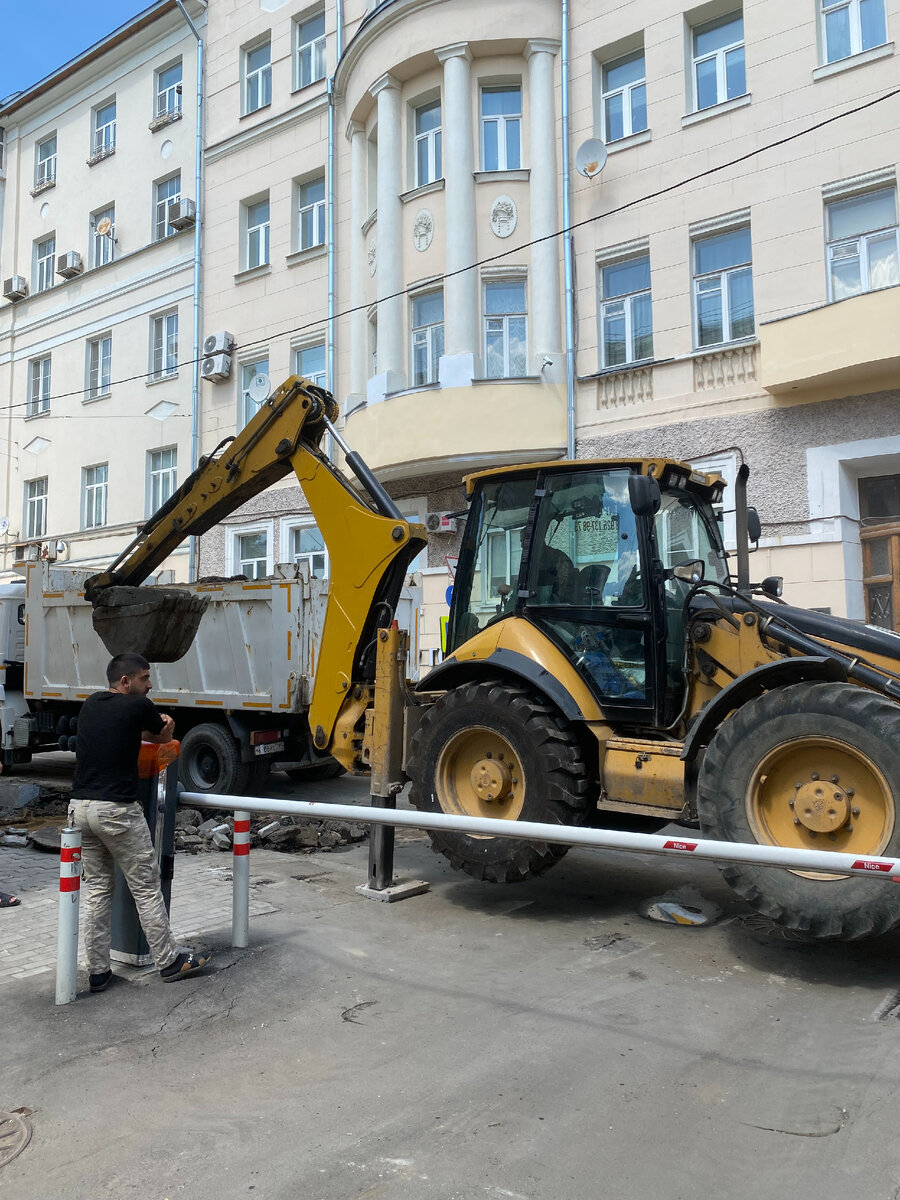 Пречистенский переулок Москвы. Жить в доме невозможно!