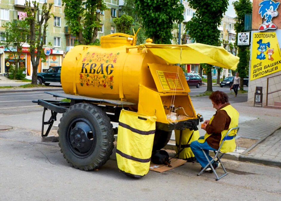 Торговля квасом на улице