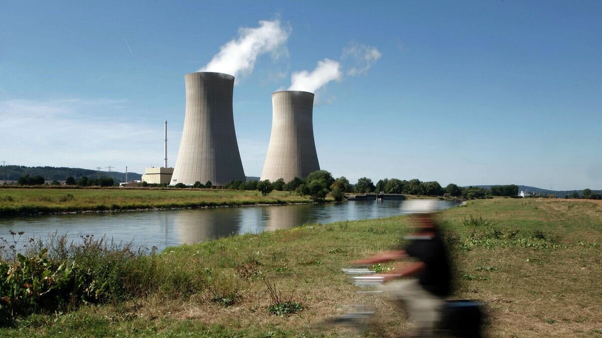    АЭС Гронде в Германии © AP Photo / Focke Strangmann