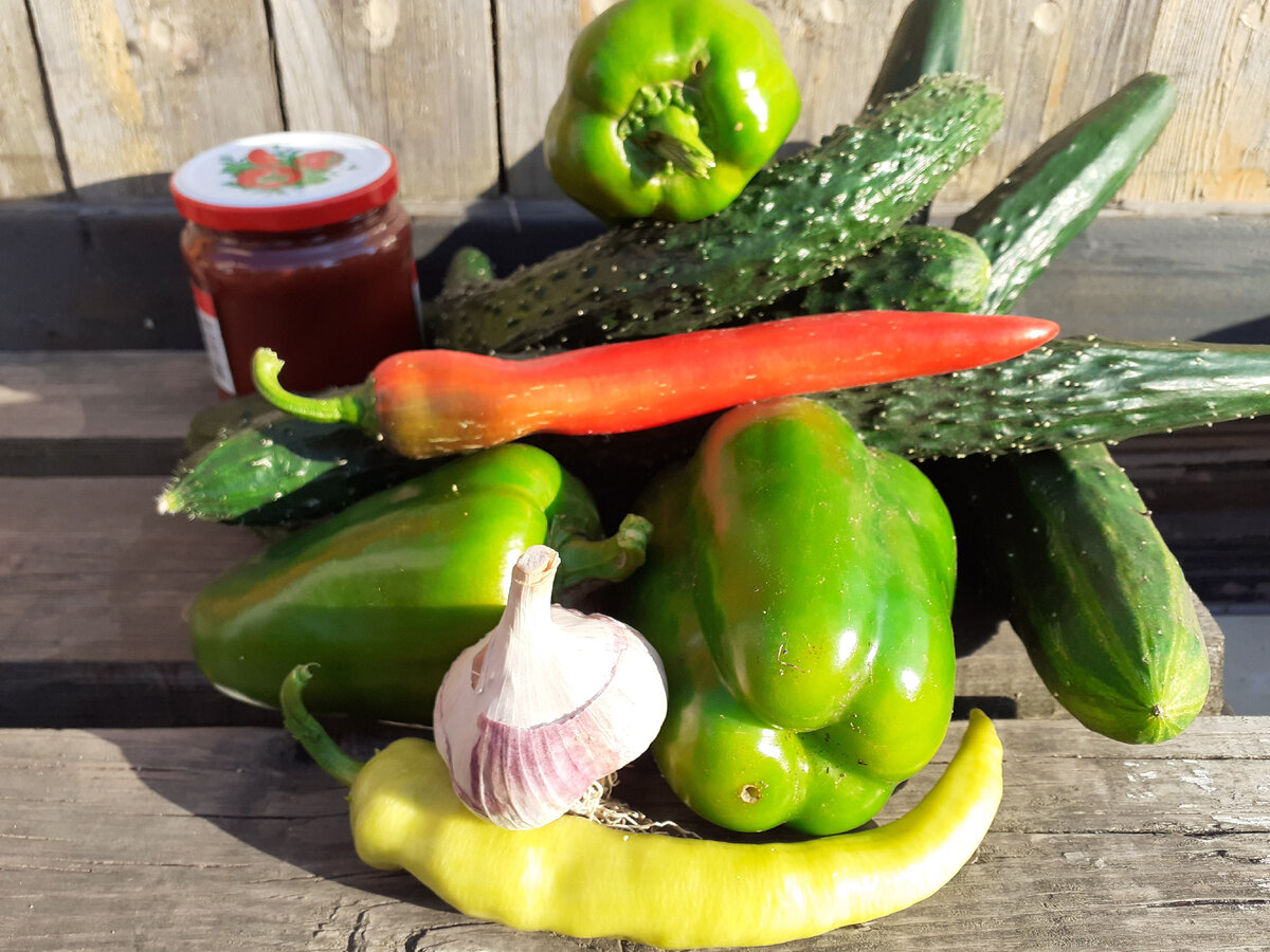 Огурцы у меня длинные сортов "Изумрудный поток" и "Китайский император" в заготовке хрустящие