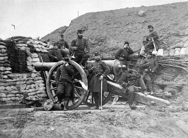 Французские солдаты у полевого орудия 1870 г.