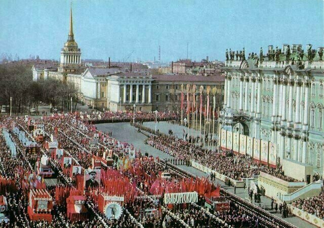 Да, я примерно так себе это представляю. Раньше так ходили за Лениным. А идти можно только за Богом. И славить - только Его!