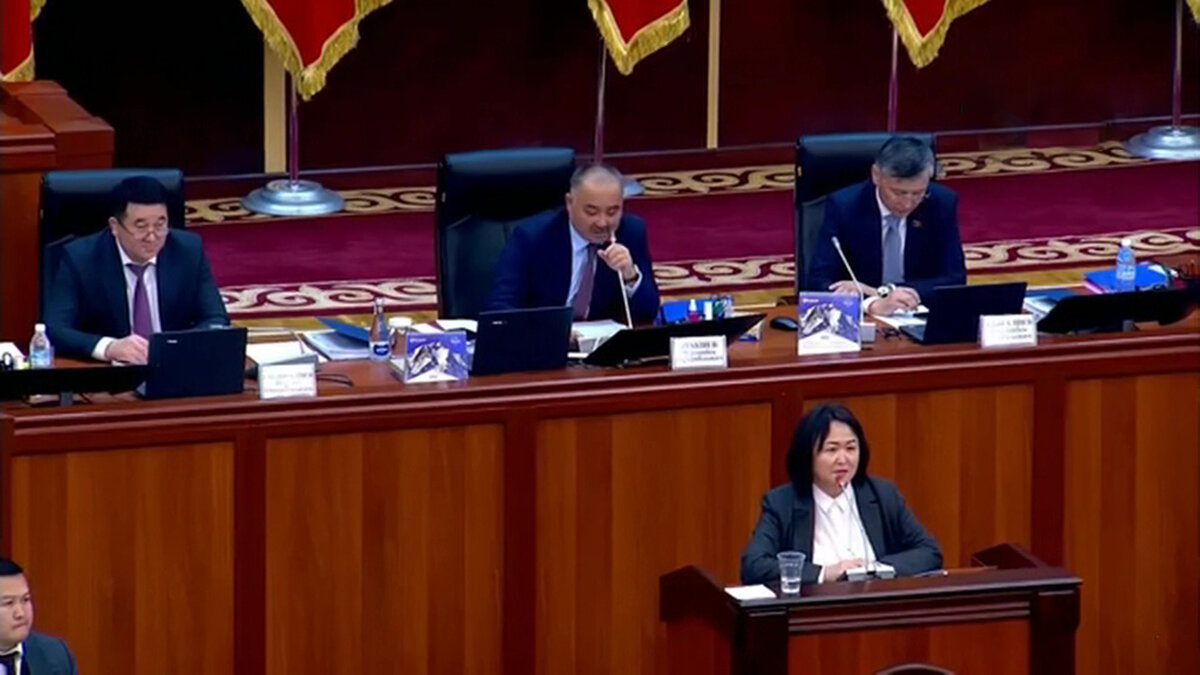 В парлменте Киргизии можно, но нельзя говорить по русски.