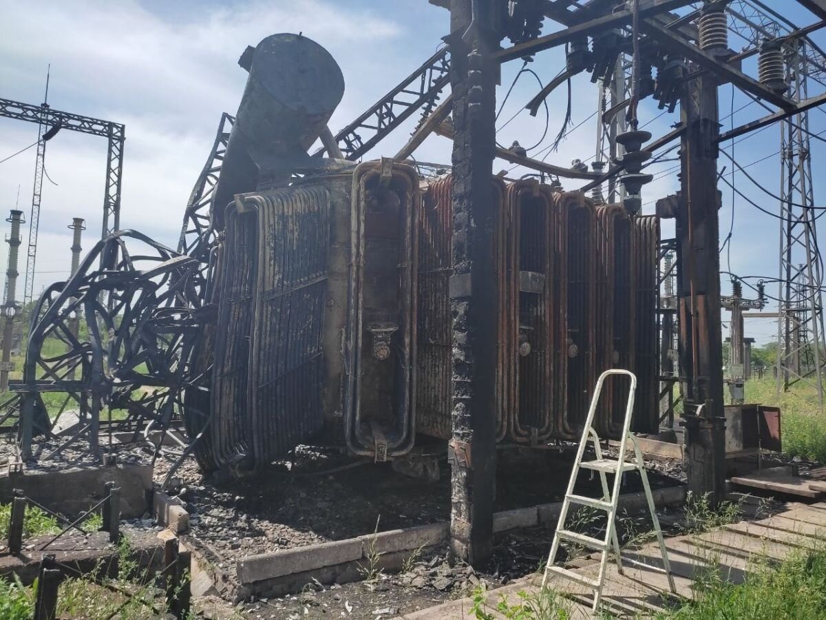 Силовой трансформатор подстанции «Азовская» сгорел от прямого попадания снаряда