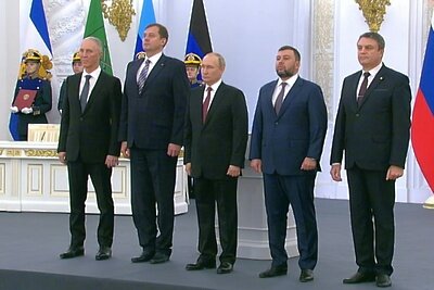    Церемония подписания договоров о вхождении новых территорий в состав России ©Скриншот