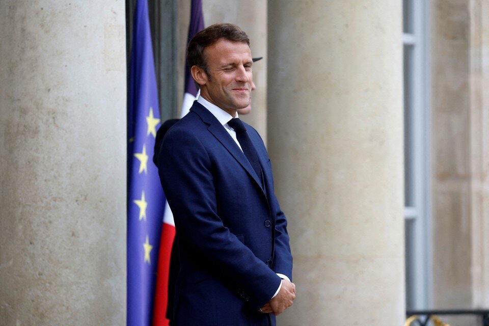     Макрон пообещал Зеленскому, что вместе с партнерами в ЕС будет работать над новыми санкциями  REUTERS