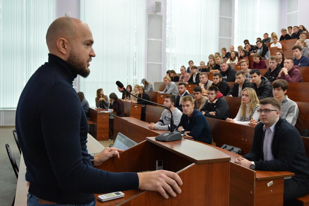 Встреча студентов Института права и управления с Дмитрием Гренадеровым