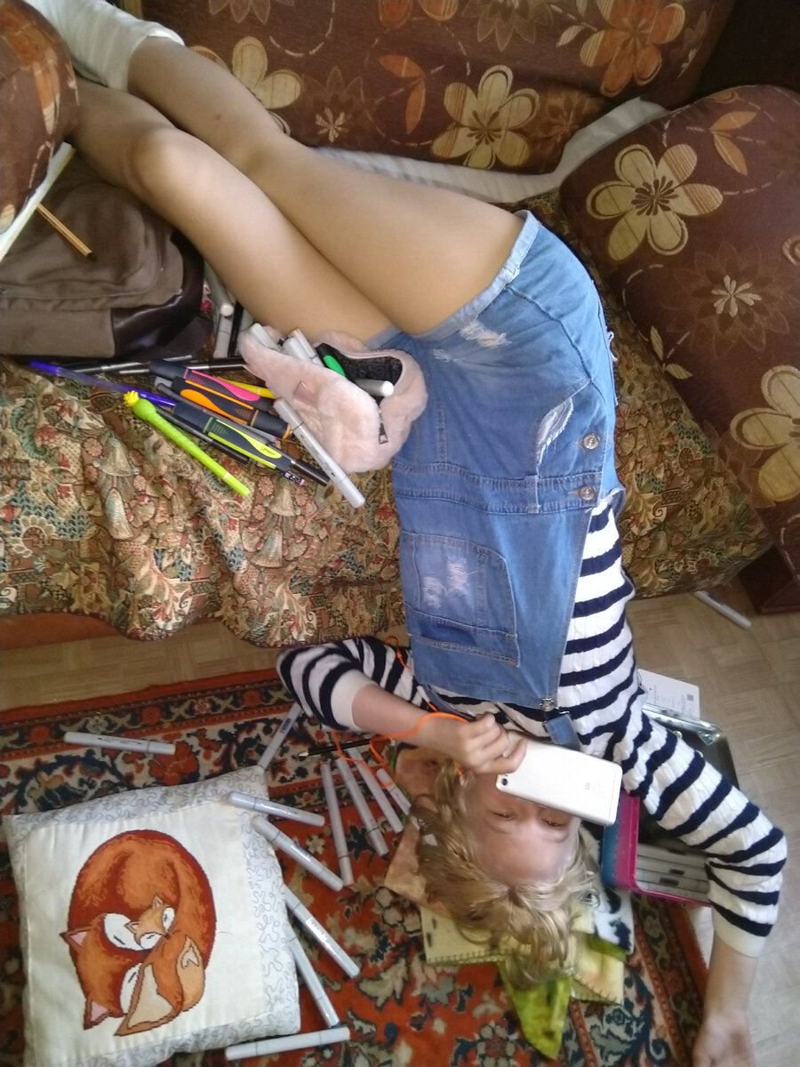 Доча в период в гипсе. Здесь ещё родной, давно забытый цвет волос...