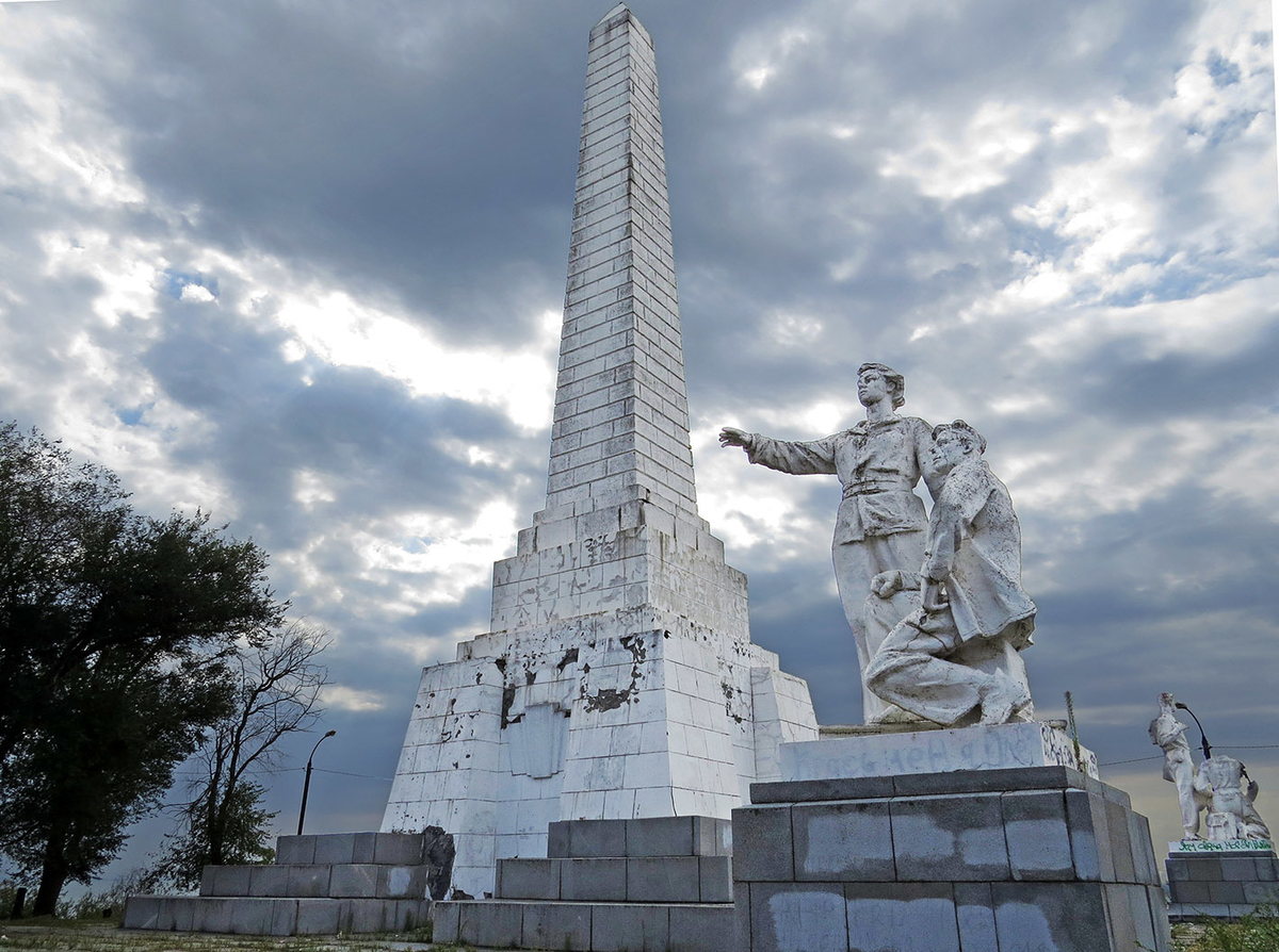 Белый город в форме серпа и молота на искусственном море. Цимлянск - музей  СССР! | Субъективный путеводитель | Дзен