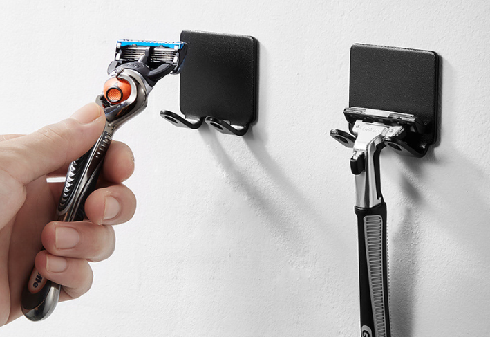 Крючки в ванную комнату