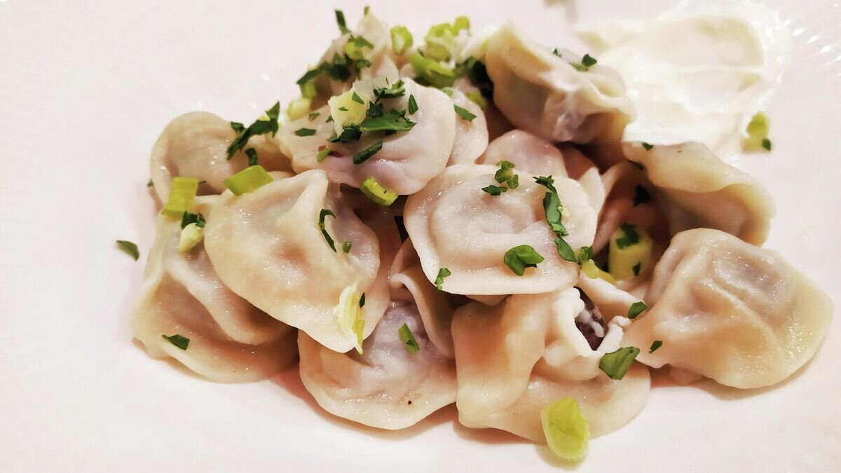    Пельмени с олениной - подаются со сметаной или с бульоном© Фото : Виталий Ковальчук