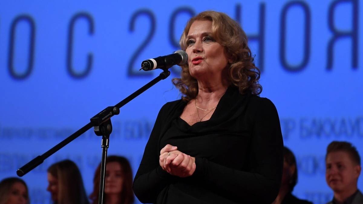    Актриса Ирина Алферова на премьере фильма «Последнее испытание» в Большом зале киноцентра «Октябрь» в Москве / Фото: РИА Новости