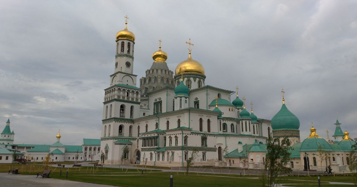 Ново-Иерусалимский монастырь, Воскресенский собор, Церковь Трех Святителей Великих и Подземная церковь Константина и Елены, тут и далее фото из личного архива автора заметки