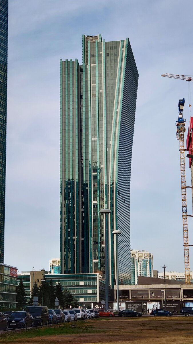 Необычный небоскреб в Астане