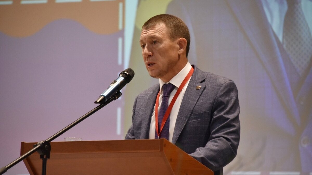     В Нижнекамском районе представили нового первого заместителя главы исполнительного комитета. Соответствующее решение огласил руководитель района и города Рамиль Муллин на деловом понедельнике.