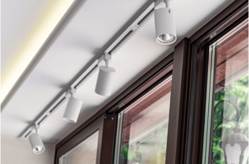 

Трековые светильники отлично вписываются куда угодно.

