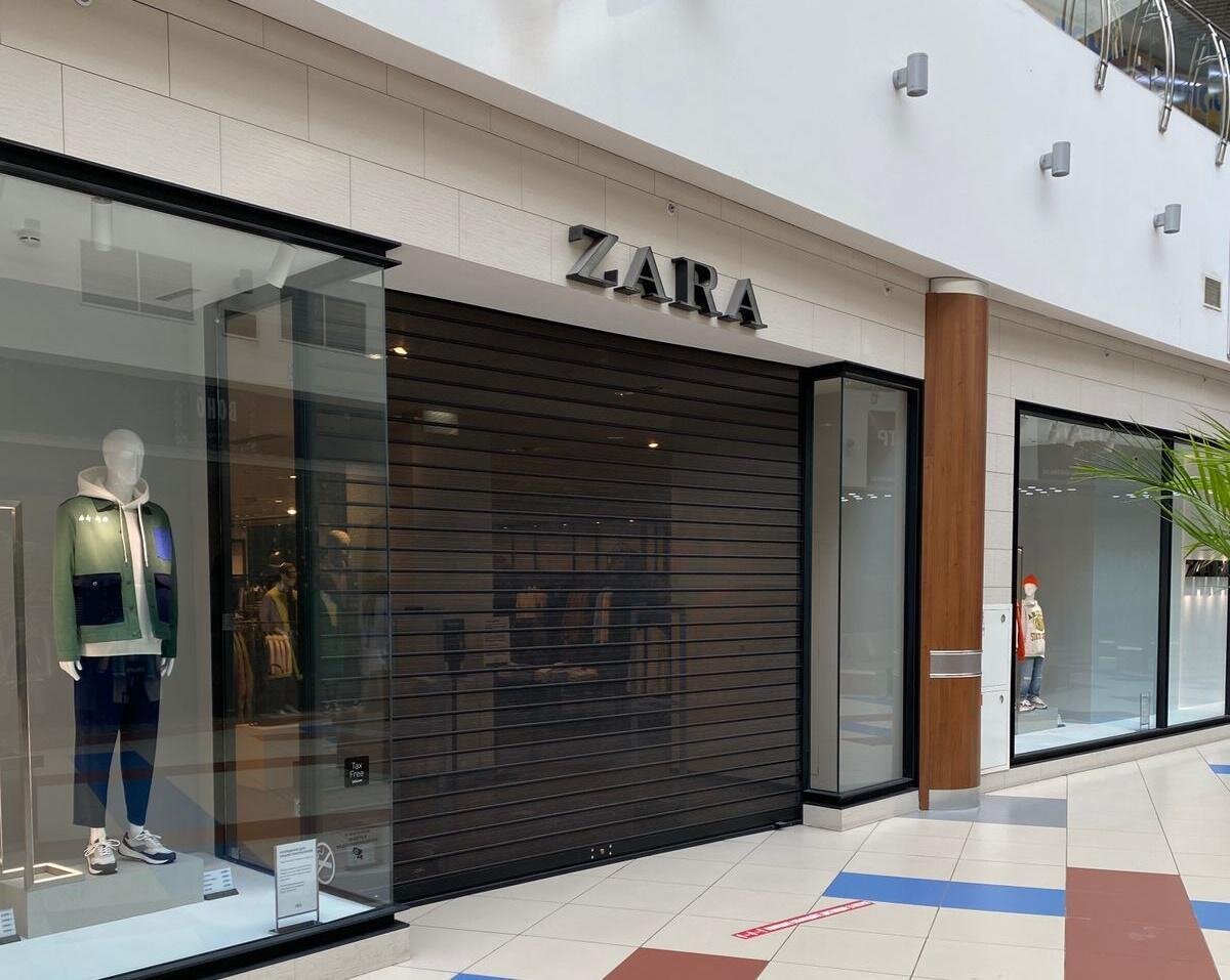 Бершка страдивариус. Hm уходит с рынка россии. Zara бренд. Zara. Закрытые магазины.