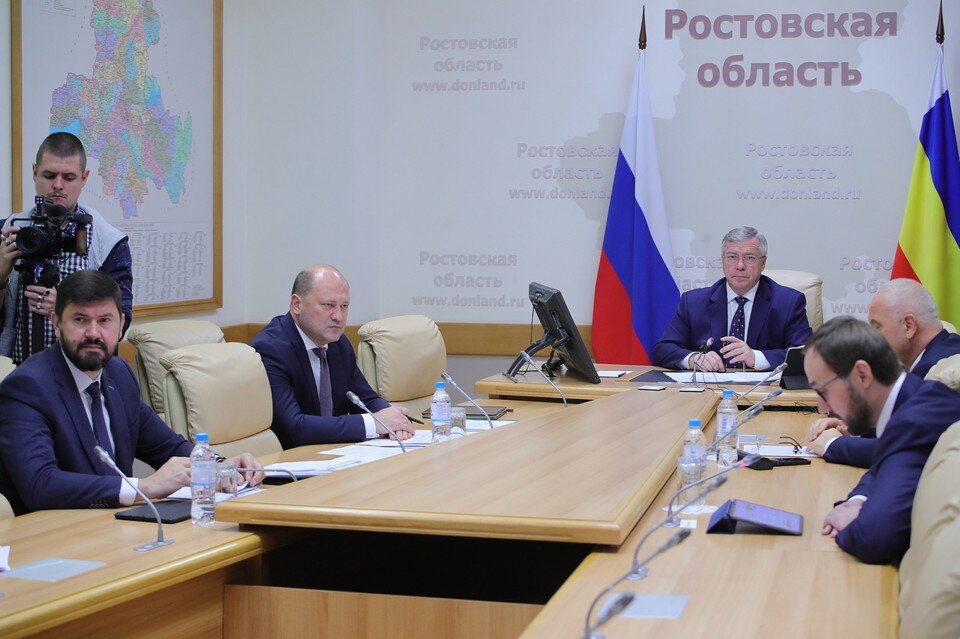     Губернатор Василий Голубев заявил, что экономическая и социальная ситуации в регионе стабильны.  Правительство РО