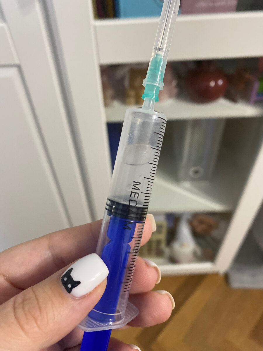 Успокоительным дома поили через шприц 