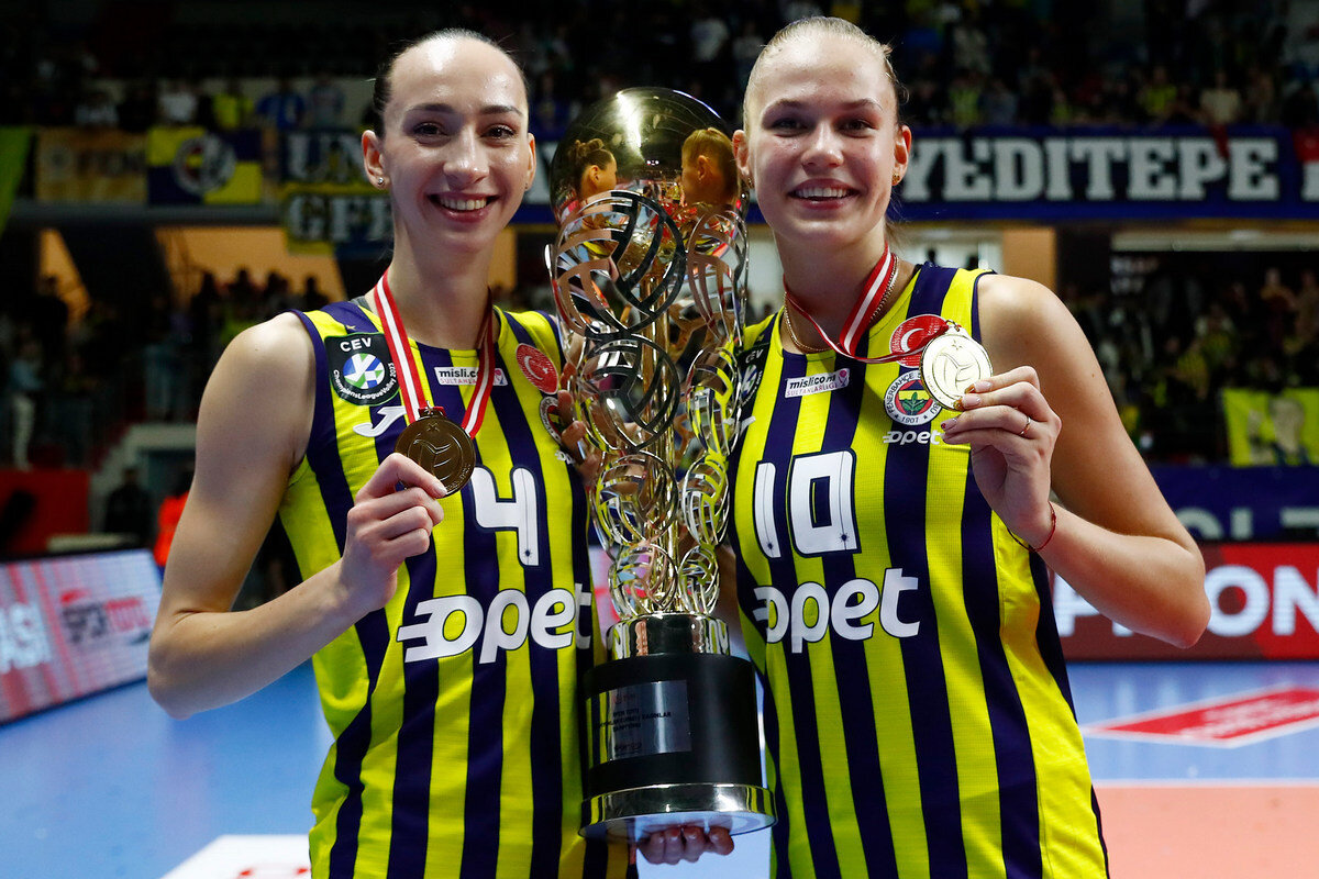 Анна Лазарева и Арина Федоровцева