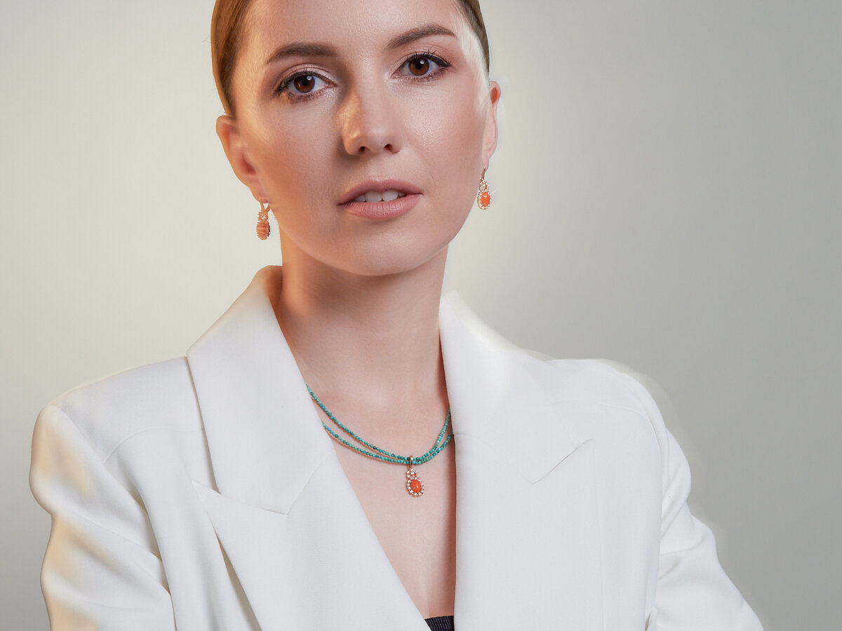 Коралл - один из самых первых материалов, который использовался человеком для изготовления украшений