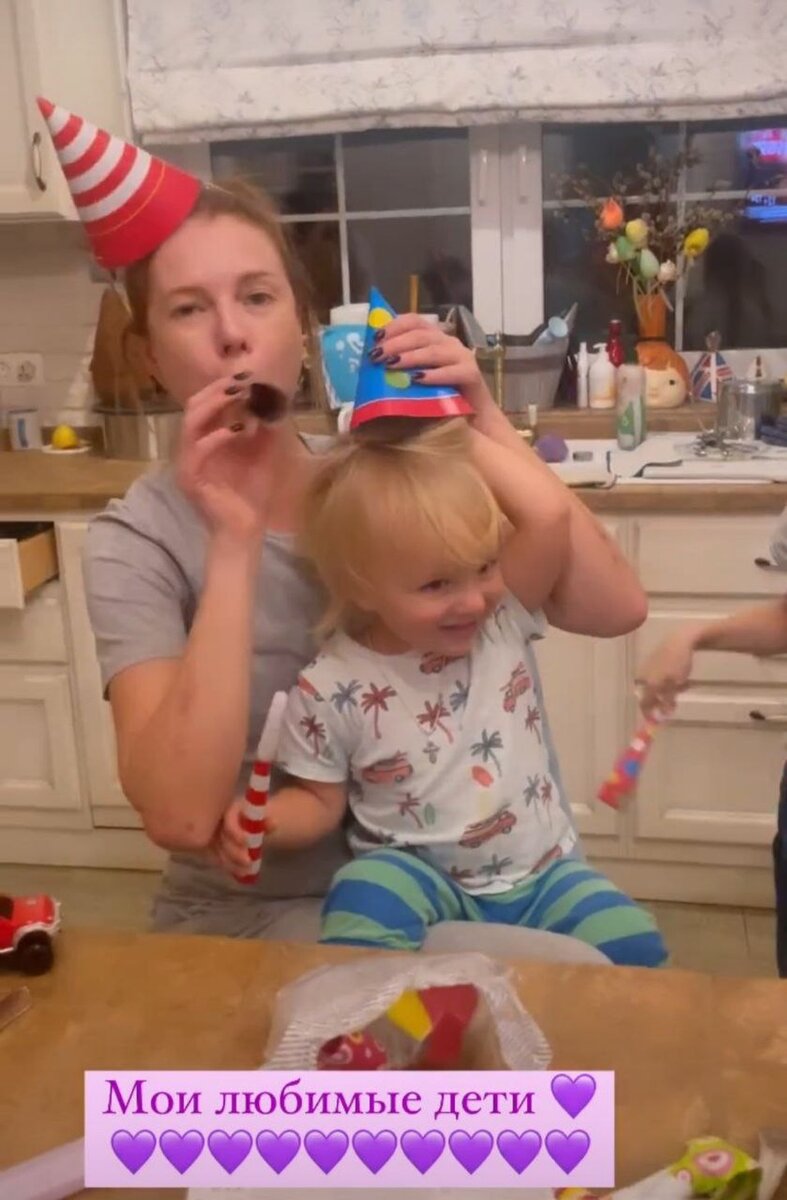     Наталья с самого утра стала создавать в доме праздничное настроение. Фото: соцсети.