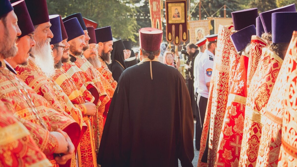     Маршрут крестного хода, запланированного на 4 ноября, изменили в Волгограде. Соответствующее решение пришлось принять из-за прорыва коллектора в пойме реки Царицы.