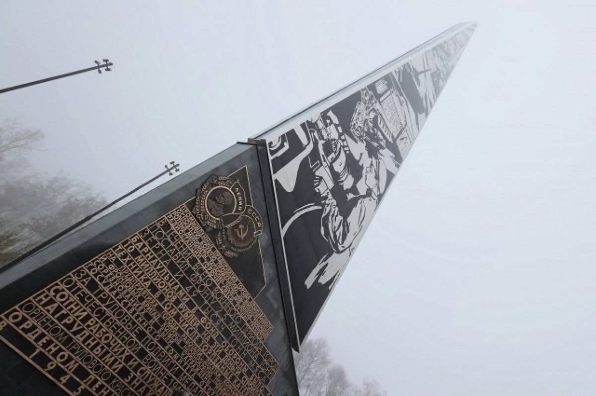    32-метровую стелу «Город трудовой доблести» официально открыли в Барнауле