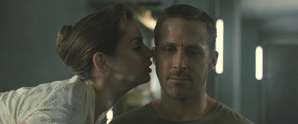 "Бегущий по лезвию 2049". кадр из фильма.