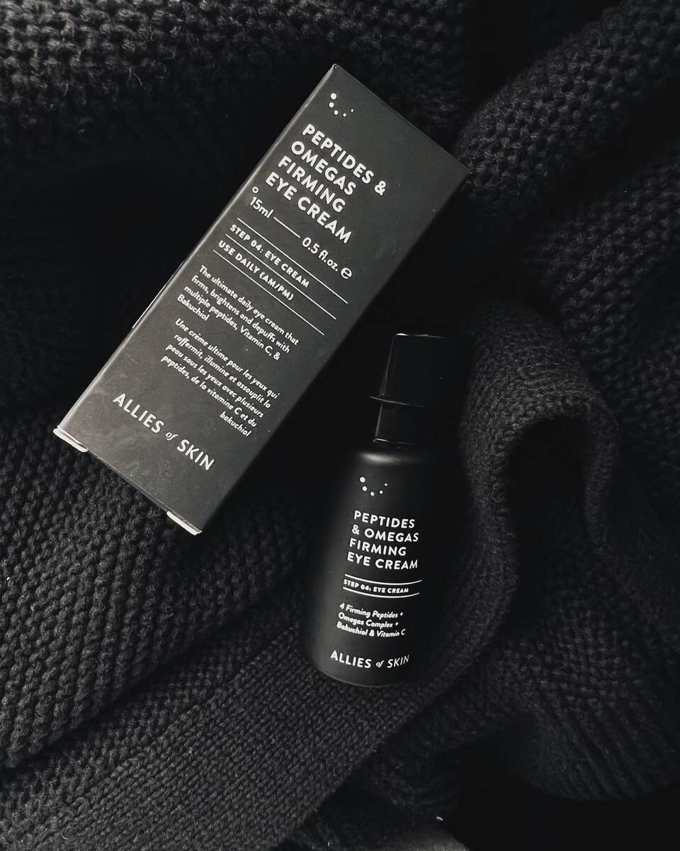 Peptides & Omegas Firming Eye Cream Allias of skin.