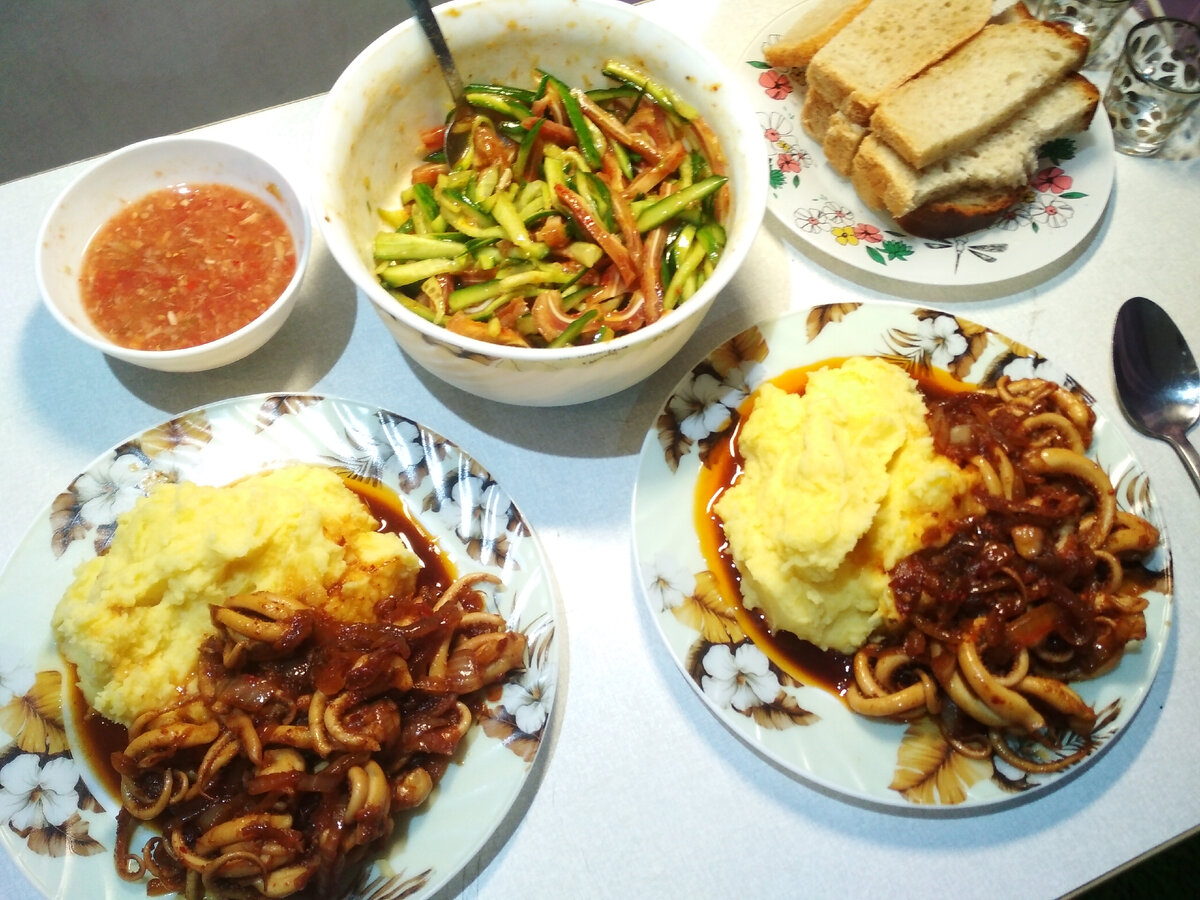 Фото автора. Заморский ужин. Подливку можно вымакать белым кусочком хлеба.