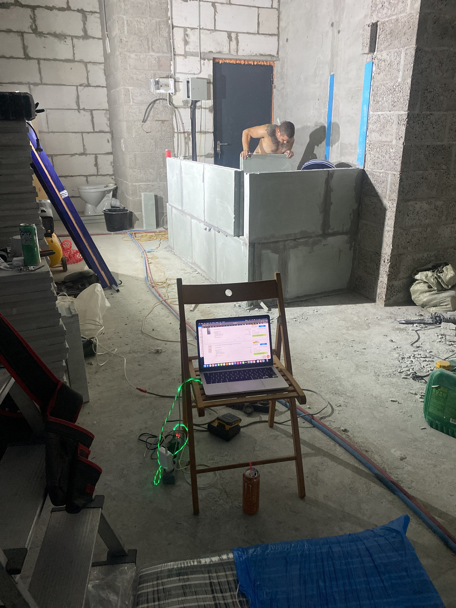 его величество сортир и первые ряды стены туалета