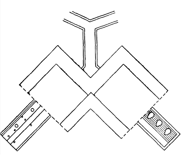 Вид сверху со связью с основным окопом (наверху), местом для умывания (слева) и уборной (справа).